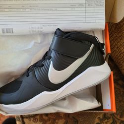 Nike Shoes (2.5 Y)