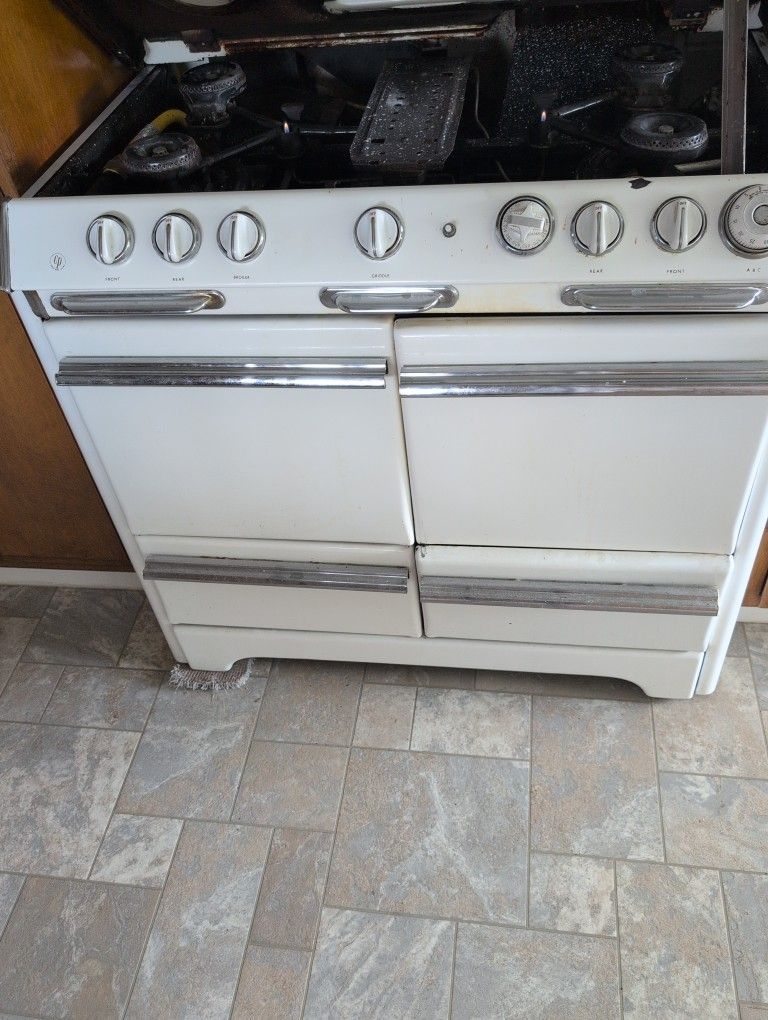 Antique STOVE WORKS GOOD! 