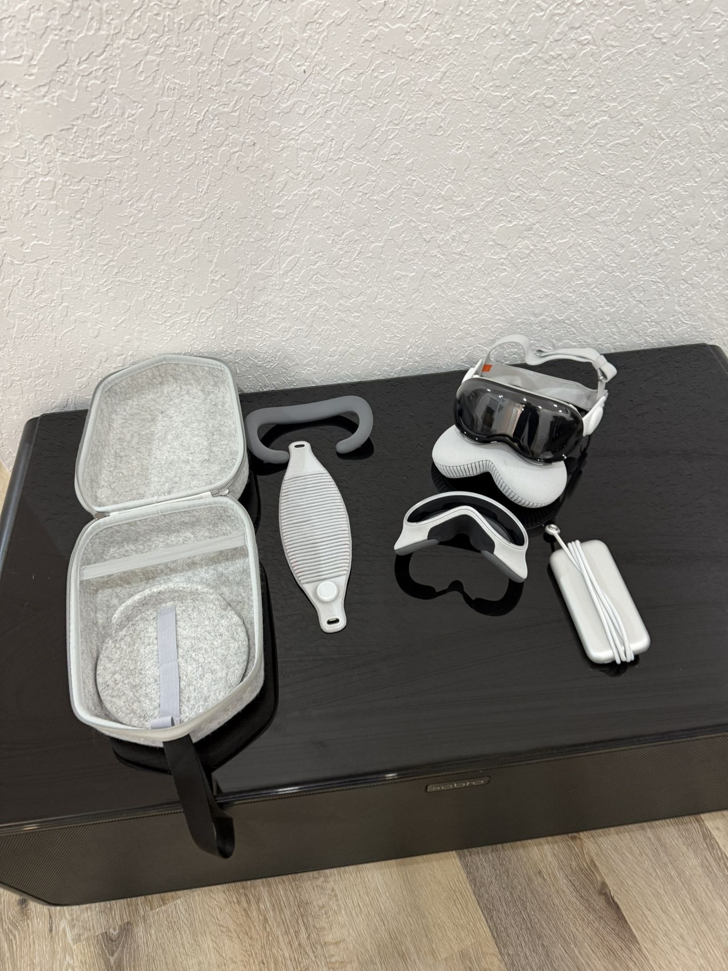 Apple Vision Pro 512GB Full Set, Light Shield, + Case (Original: $3,750)