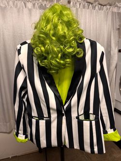 Women Beetlejuice costume.