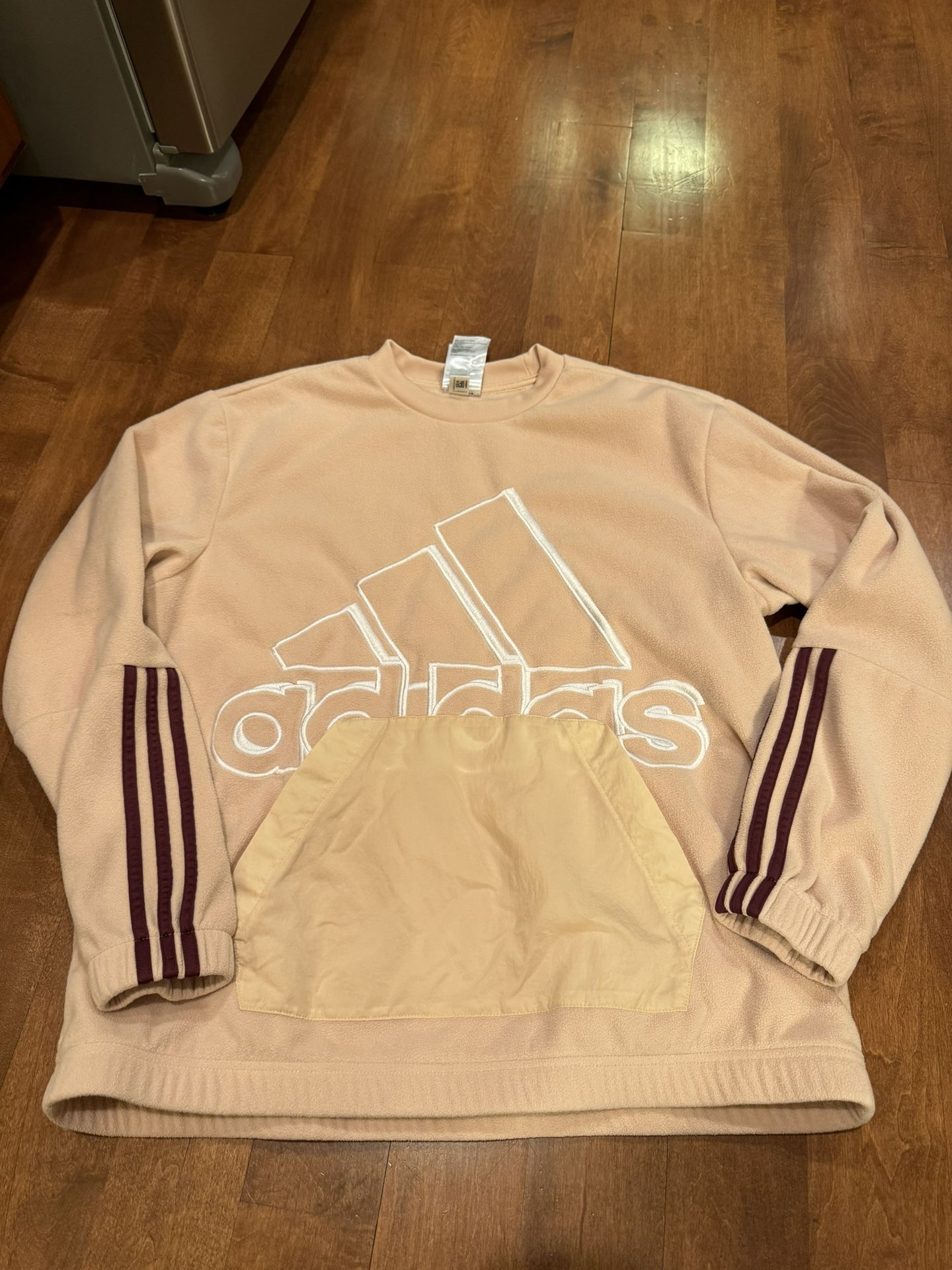 Woman’s Adidas Fleece Sweatshirt Like New Shipping Avaialbe