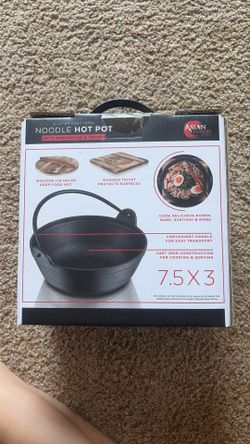 NIB Parini 2-Liter Cast Iron Noodle Hot Pot Set with Wooden Lid & Trivet