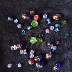 Beautiful Glass Bead Collection 🪡🪡🪡💎💎💎 Make Me An Offer 