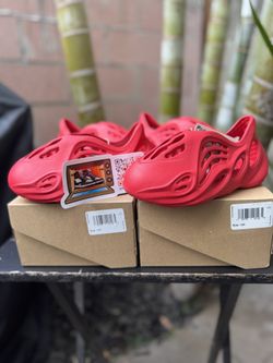 Adidas Yeezy Foam RNNR Vermillion KIDS size 12K