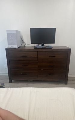 Willow Creek II Brown Wood 6-Drawer Dresser