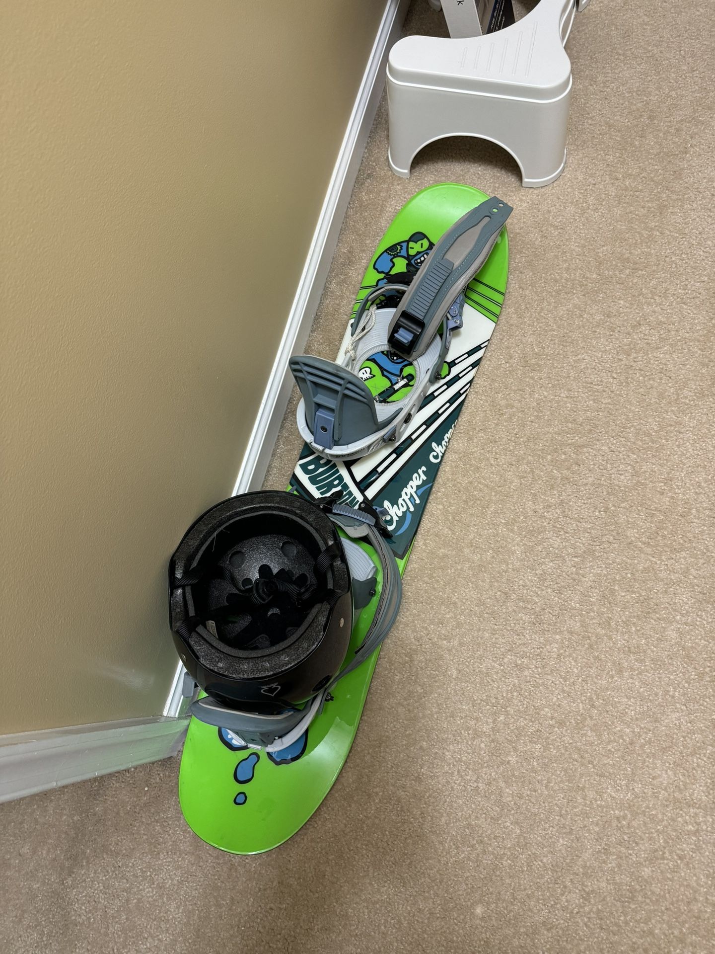 Snowboard + Helmet