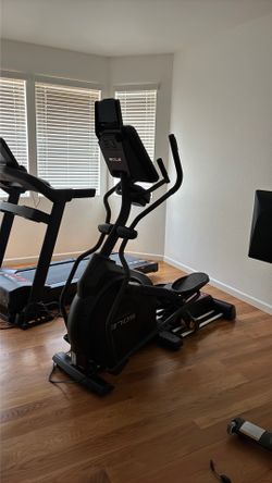 LIKE NEW Sole Elliptical E25