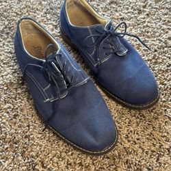 Brand New Men’s Blue Shoes with Brown Laces – Size 8.5
