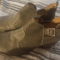 J ADAMS ADORABLE BOOT STYLE SHOES!