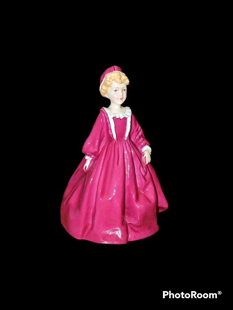 Royal Worcester Grandmothers Dress Figurine #3081 Red F.G. Doughty (2JK6413)