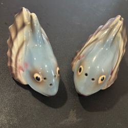 Vintage Japan Salt N Pepper Shakers