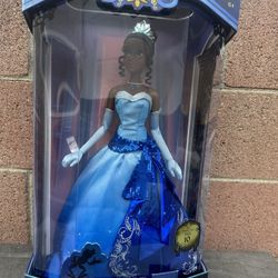 Disney Store Exclusive Princess and the Frog Tiana Limited Edition 17” Doll