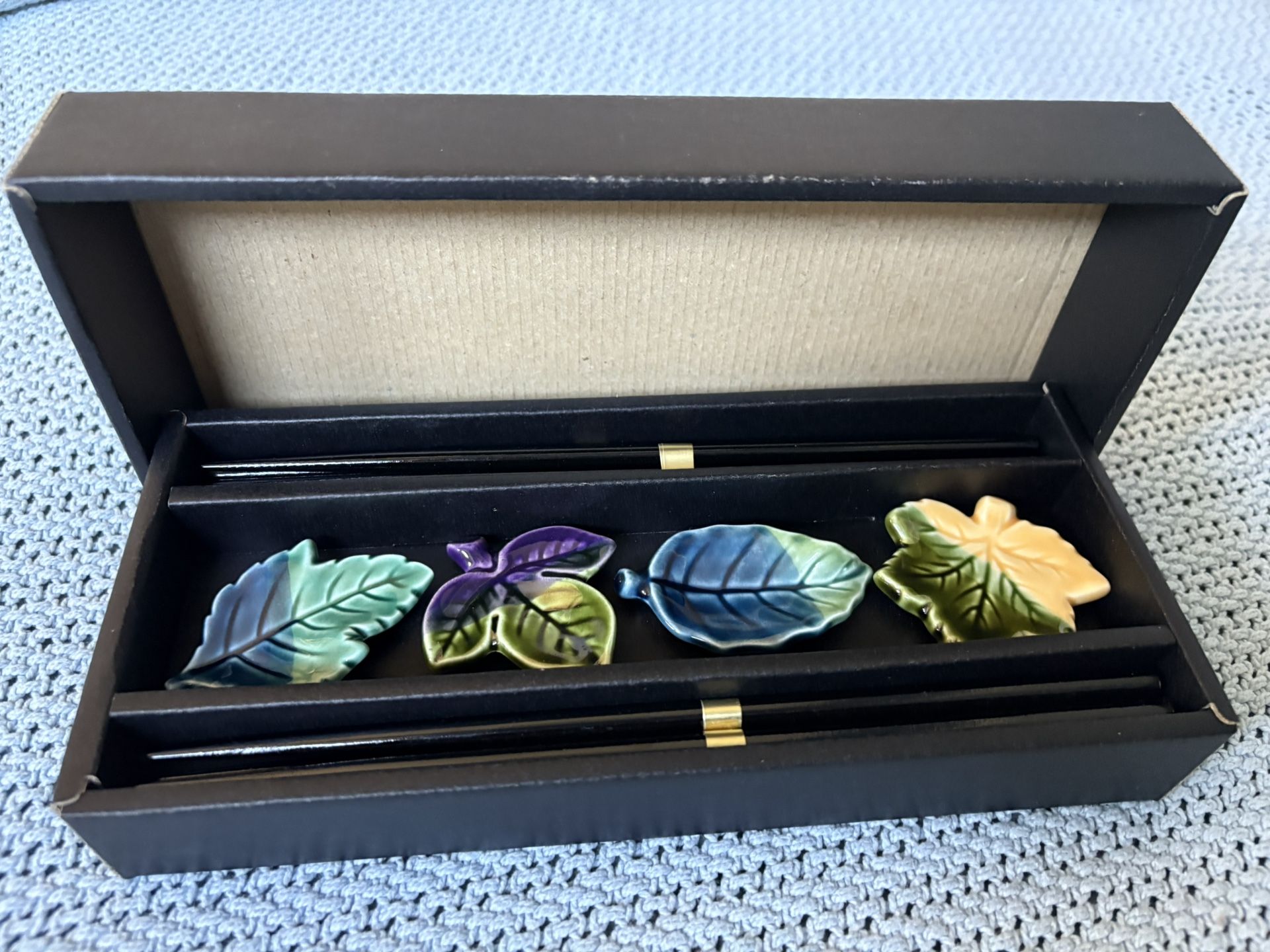Stoneware Wasabi Set With Chopsticks 