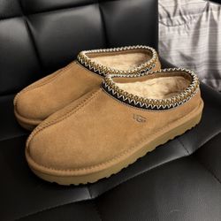  Women's UGG Tasman slippers, Size 8 in Women’s.