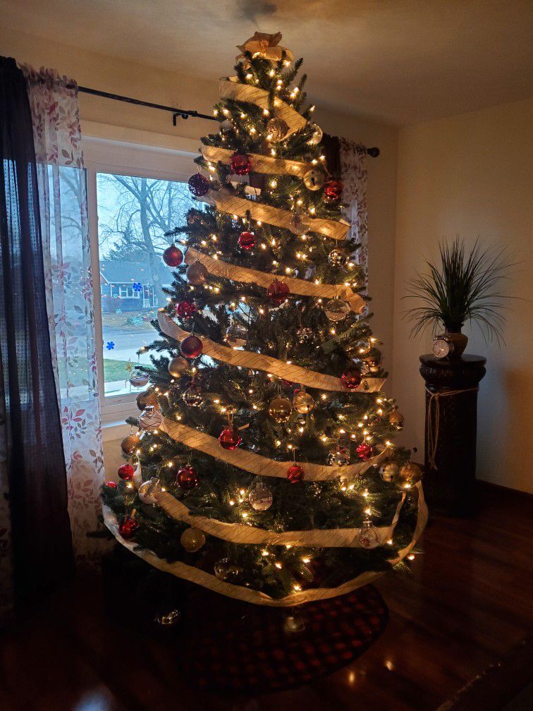 Christmas tree ,, 7.5ft,, OBO