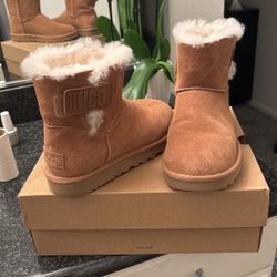 new uggs size 7