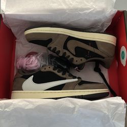 Travis Scott Mocha Jordan 1 low size 7 boys