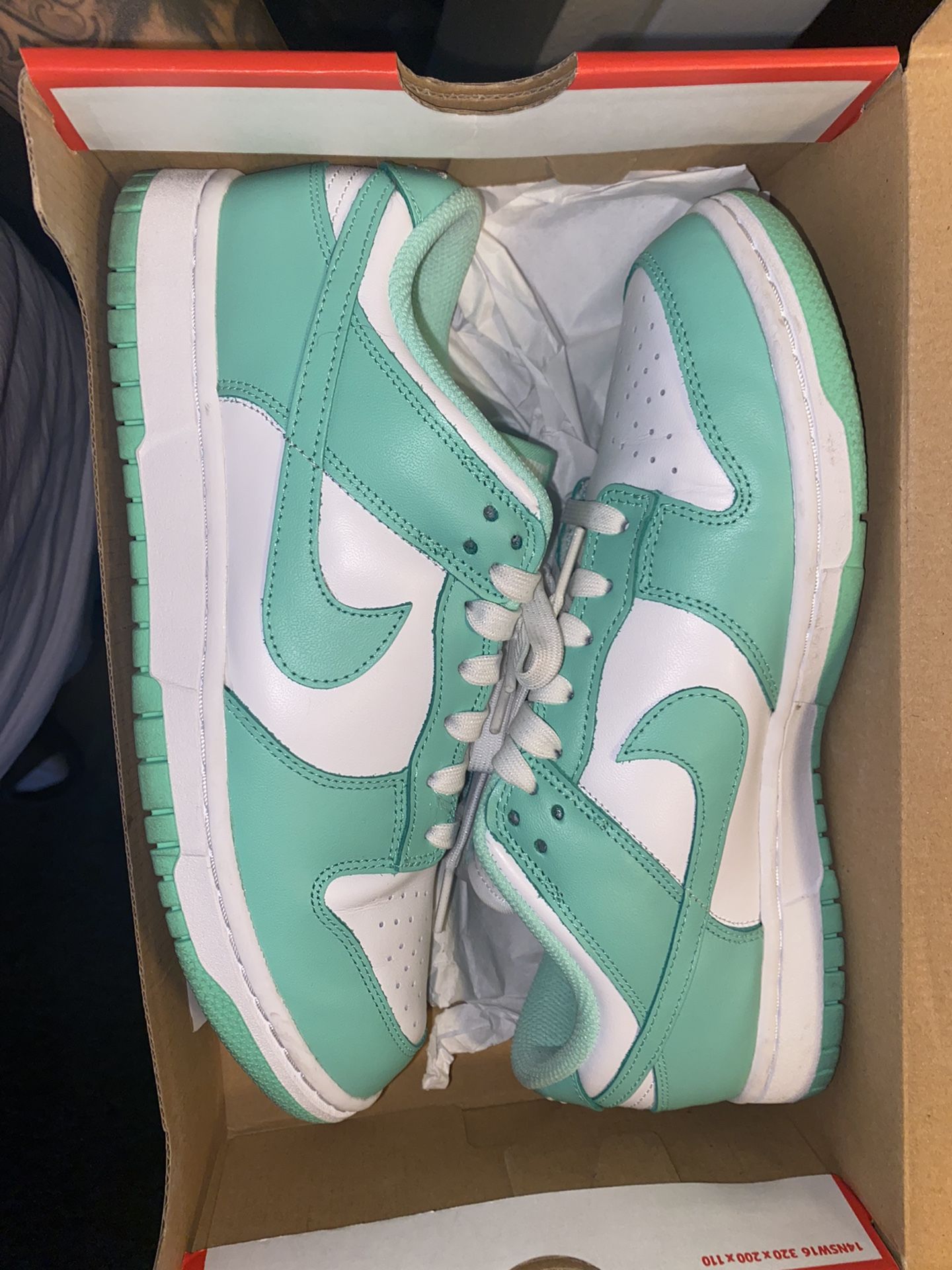 Nike Dunk Low ‘Green Glow Wmns’ 