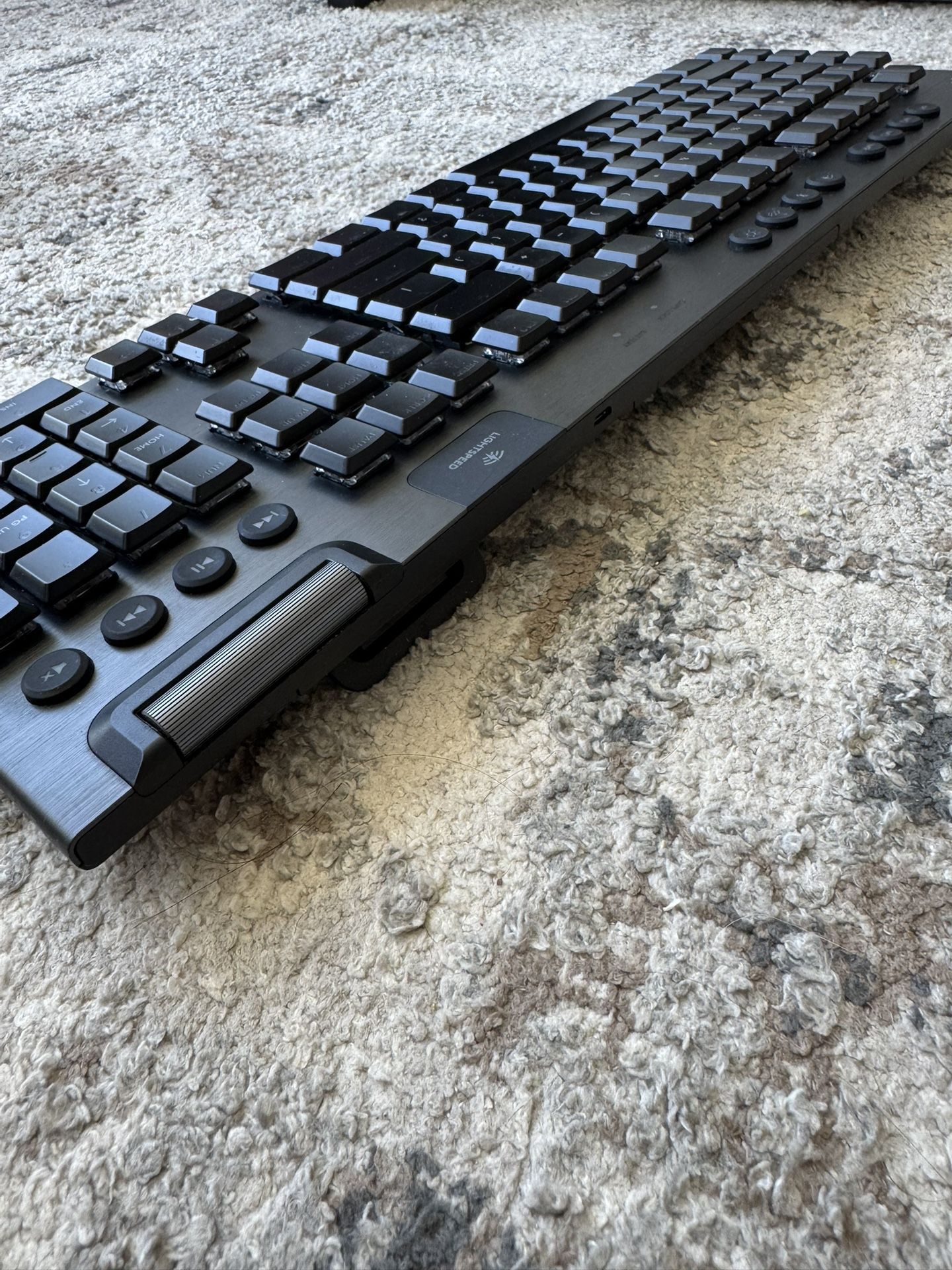 Logitech G915 Wireless Tactile RGB Mechanical Gaming Keyboard