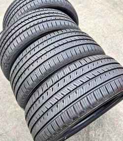 225 55 18 Yokohama tires Con 80% de Vida Las 4