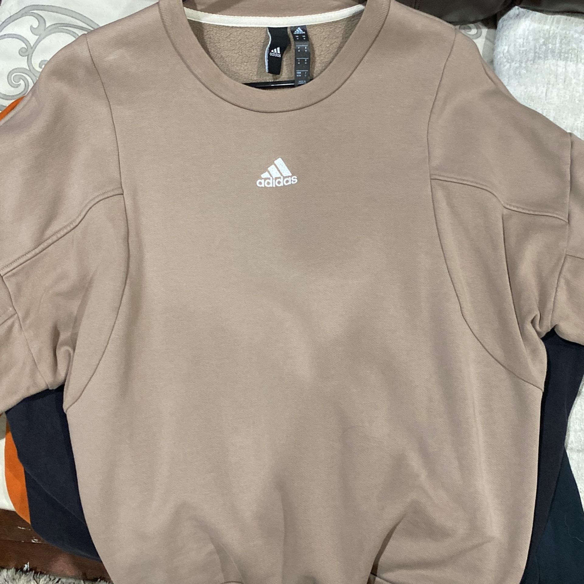 Adidas pull over sweater
