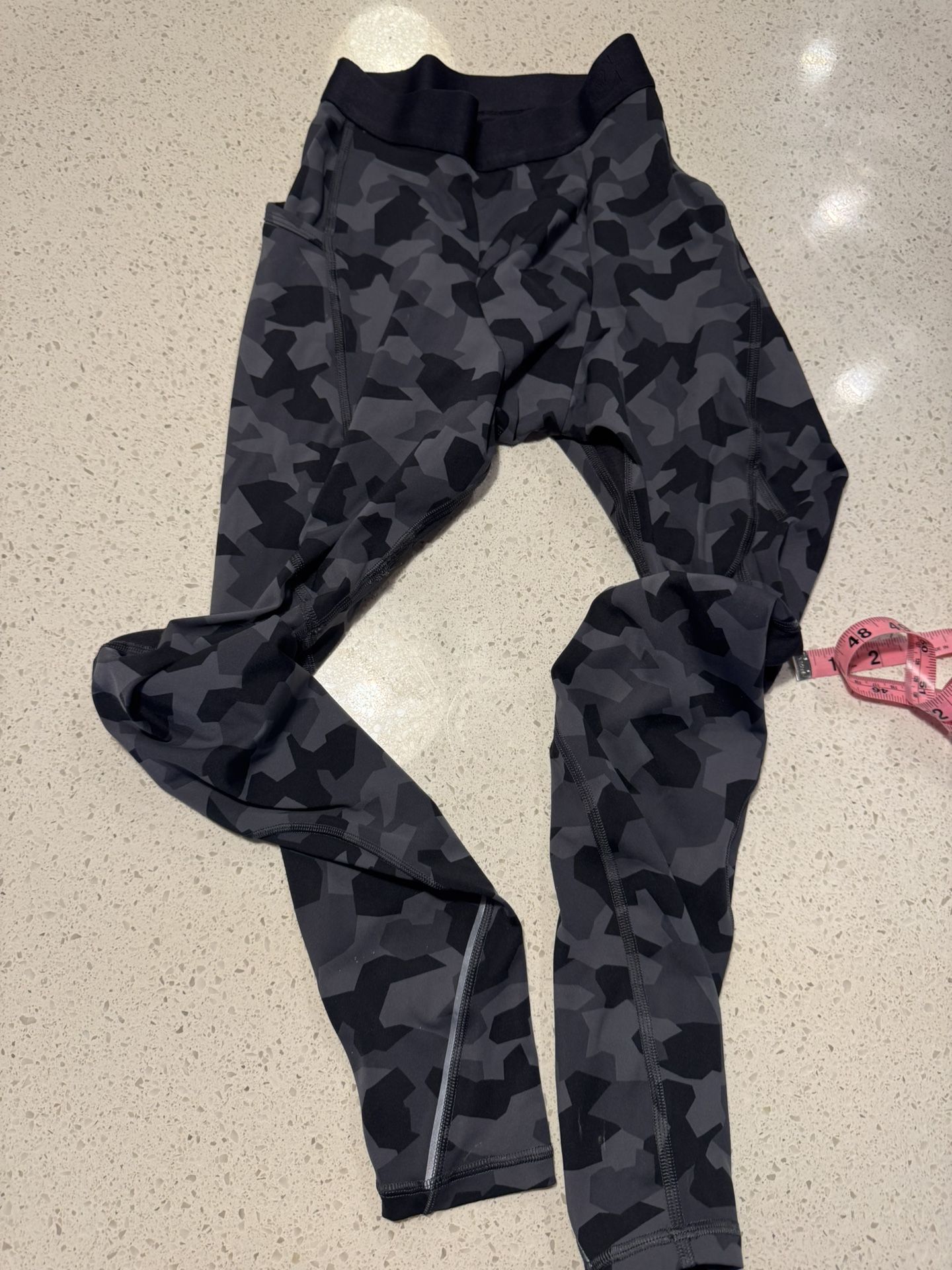Lululemon Men Small Tights 28’ Nulux Black/Grey Camo NWOT