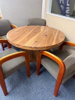 Table with 4 chairs