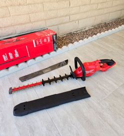 Milwaukee 18V FUEL 24in Hedge Trimmer