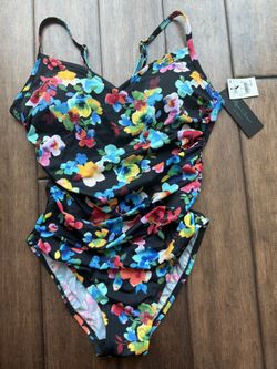 NEW one-piece swimsuit (adjustable straps, lined cups, tummy control)