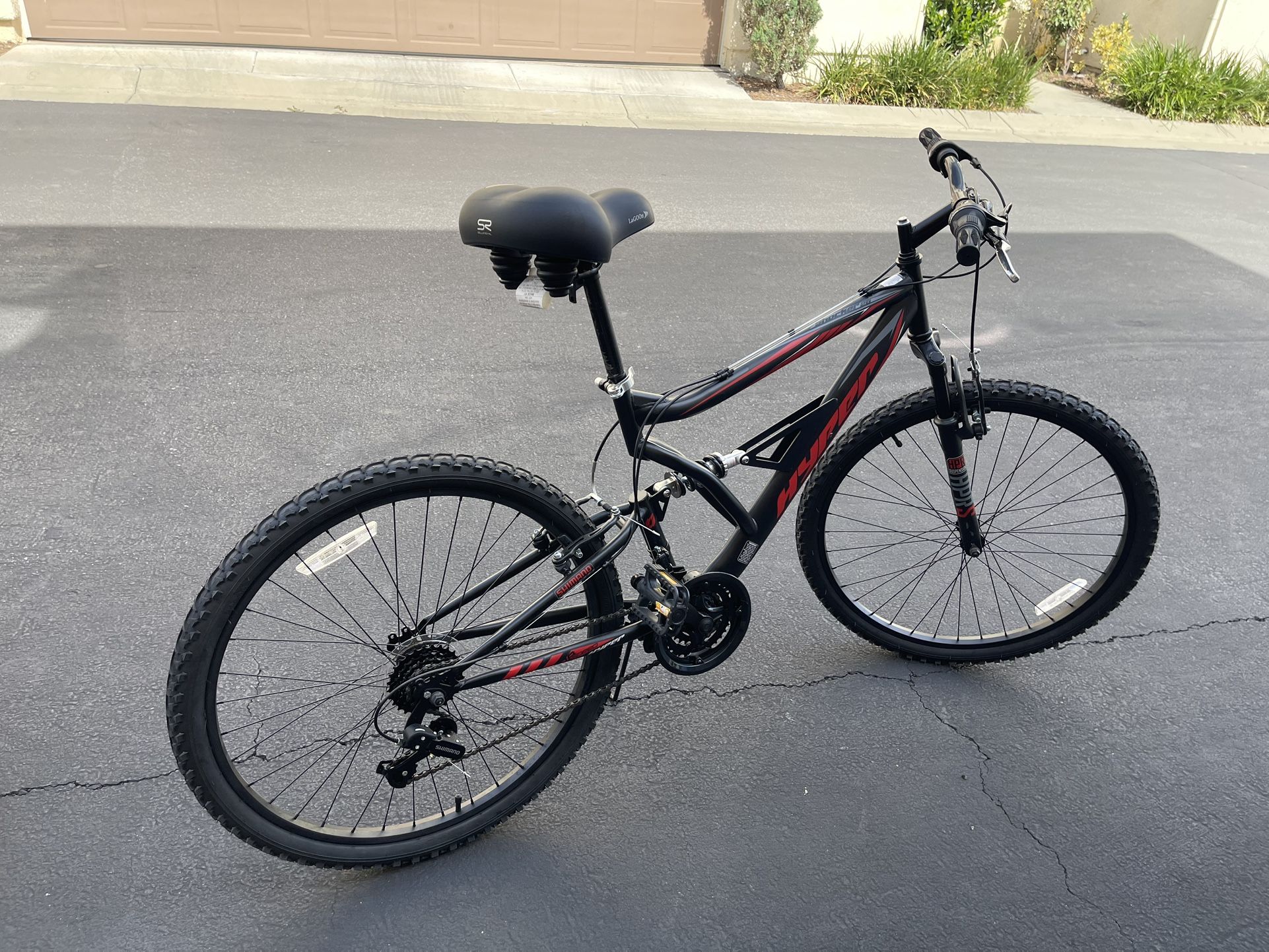 Mountain Bike, 26" Wheels, 14+. It's not free, how much do you offer?