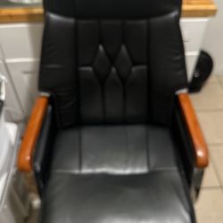 Leather Executive Chair With Rocker And Lumbar Support. Footrest. No Massage.