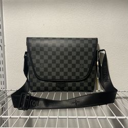 Louis Vuitton Messenger Bag Damier Graphite