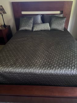 Macy’s queen bed set