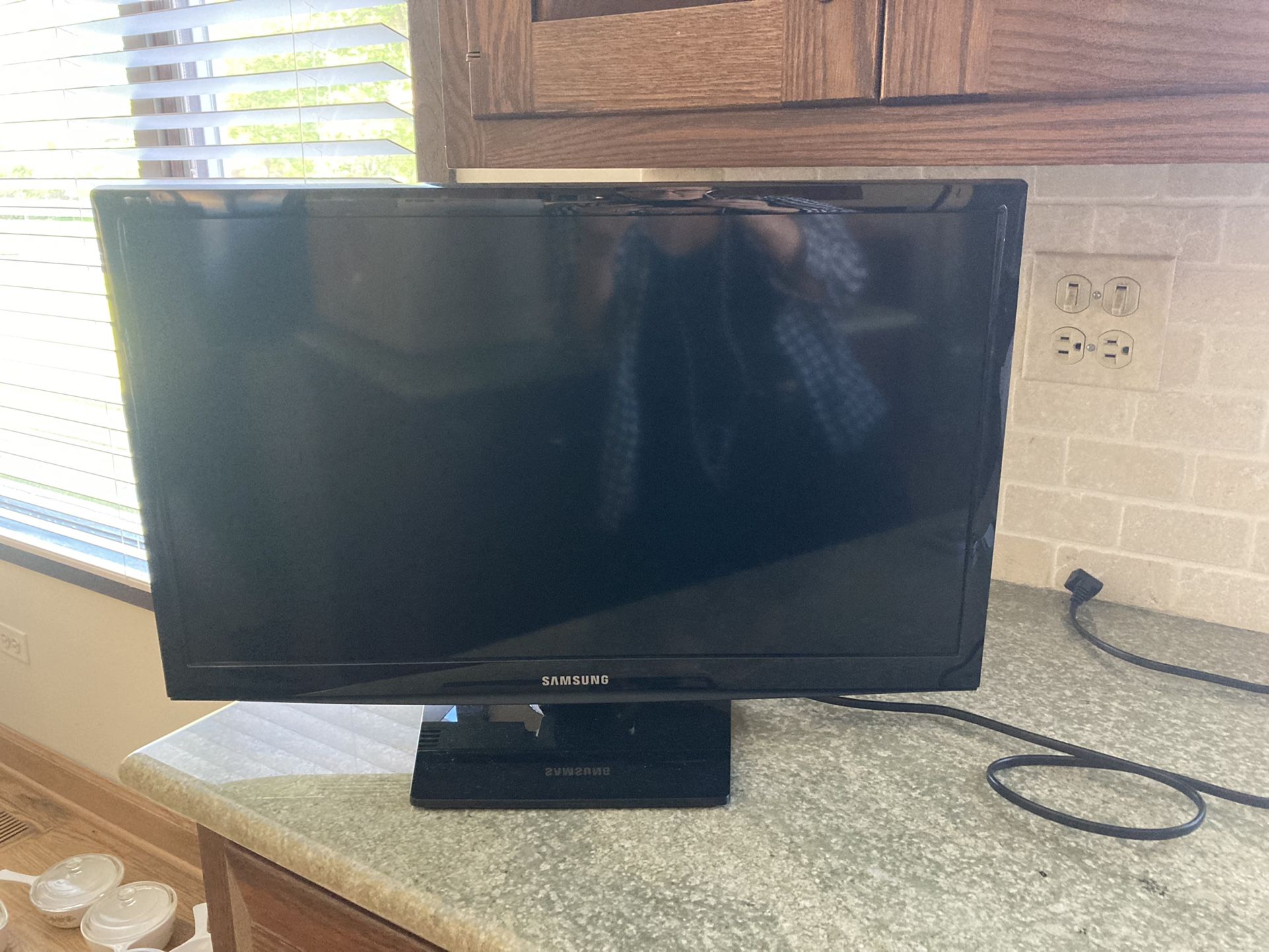 23” Flatscreen TV