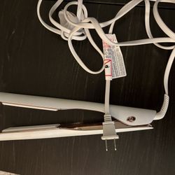 T3 Smooth ID Flat Iron