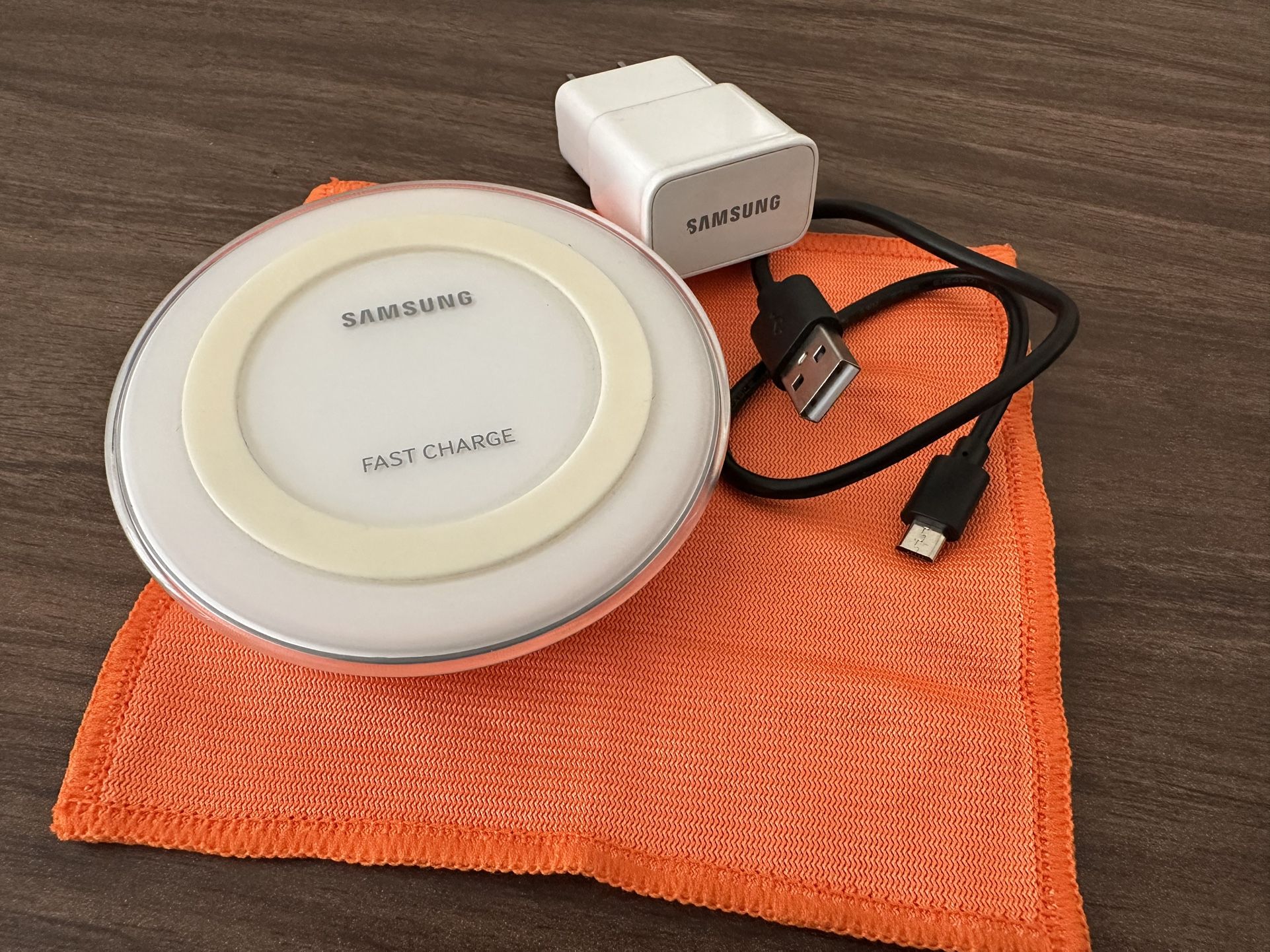 Samsung Wireless Charger Pad with Fan Cooling – Like New