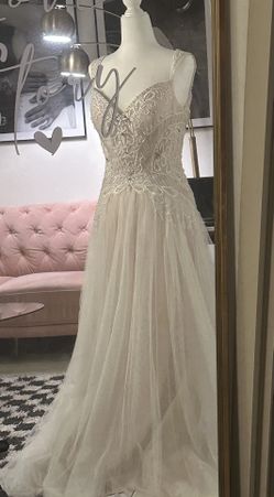 Romantic Beaded French Lace A-Line Wedding Dress with Sweetheart Neckline