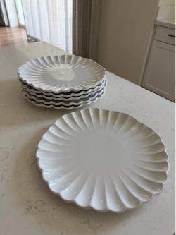 Set of 6 Crate & Barrel Dinner Plates