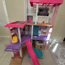Barbie Dreamhouse with furniture/accessories - good condition