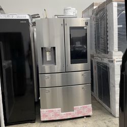 SAMSUNG FAMILY HUB REFRIGERATOR WITH SMART TOUCH SCREEN