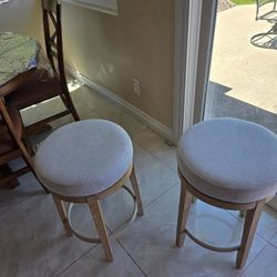 2 Swivel Stool Bar