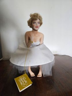 Franklin Mint "Love Marilyn" Porcelain Portrait Doll