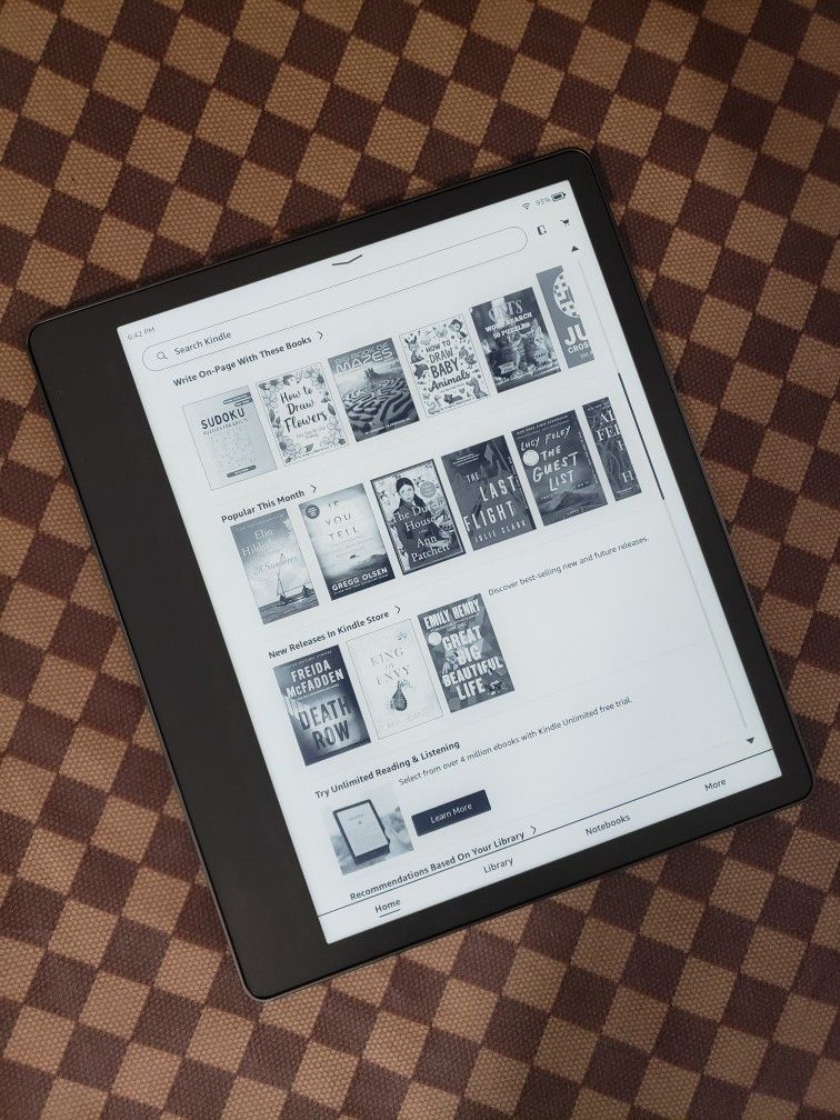 Amazon Kindle Scribe 10.2" Digital Notebook, Wi-Fi, e-Reader, 25GB Storage. NICE & CLEAN. LIKE NEW.