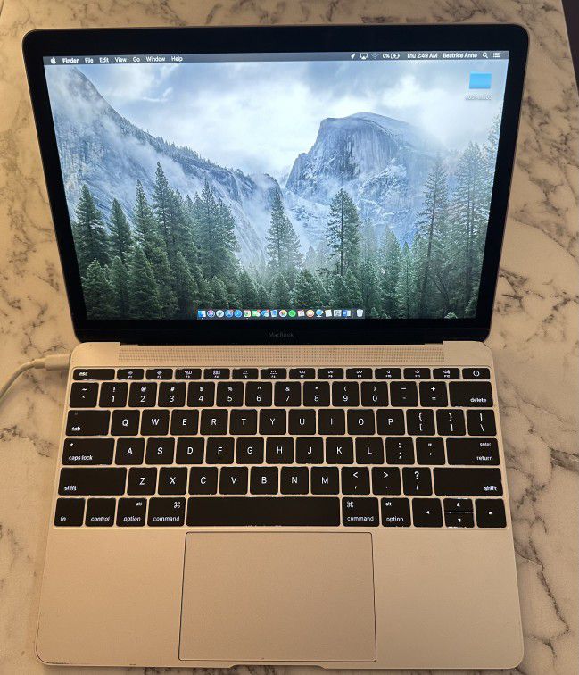 Apple MacBook 12-inch w/ Retina Display 8GB RAM, 256GB SSD