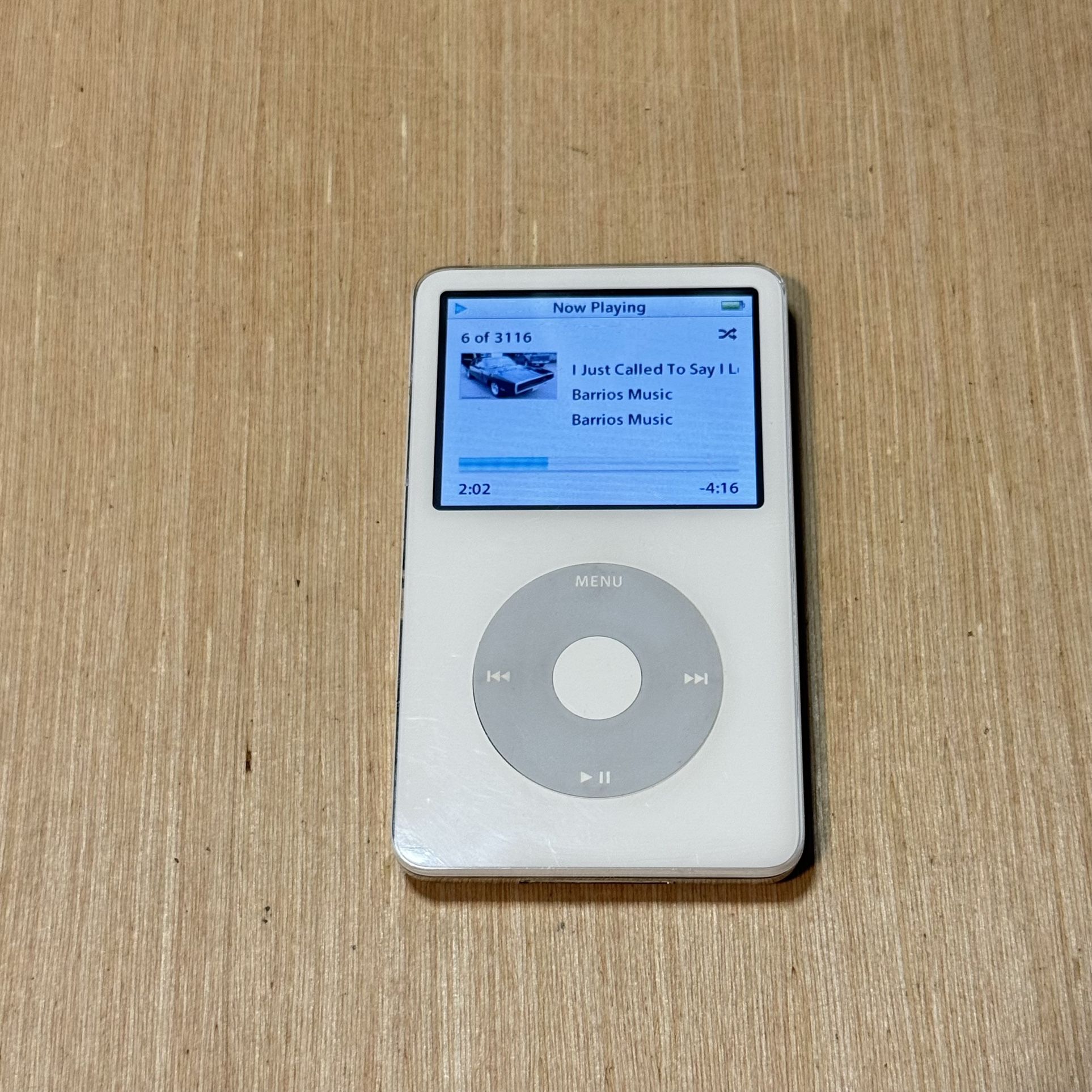 iPod Model:A1136 30GB 5thGen Wht Tested Good Battery w/3116 Songs/Charger Read!