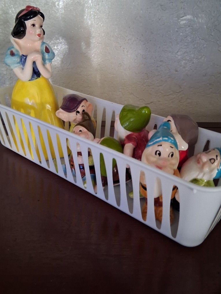 Snow White And 7 Dwarfs