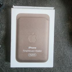 Brand new apple mag safe wallet in box never used