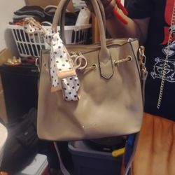 Shumiya Creme Color Leather Handbag 
