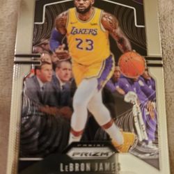 2019-20 LeBron James Panini Prizm BASE CARD #129 Los Angeles Lakers NRMT 1