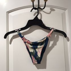 Frankie’s Bikinis 